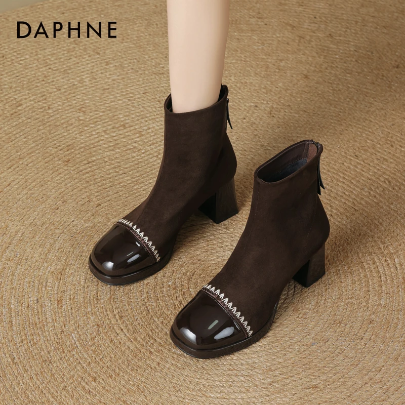 达芙妮法式短靴女款2025秋季新款小香风圆头拼接瘦瘦靴粗跟单靴子