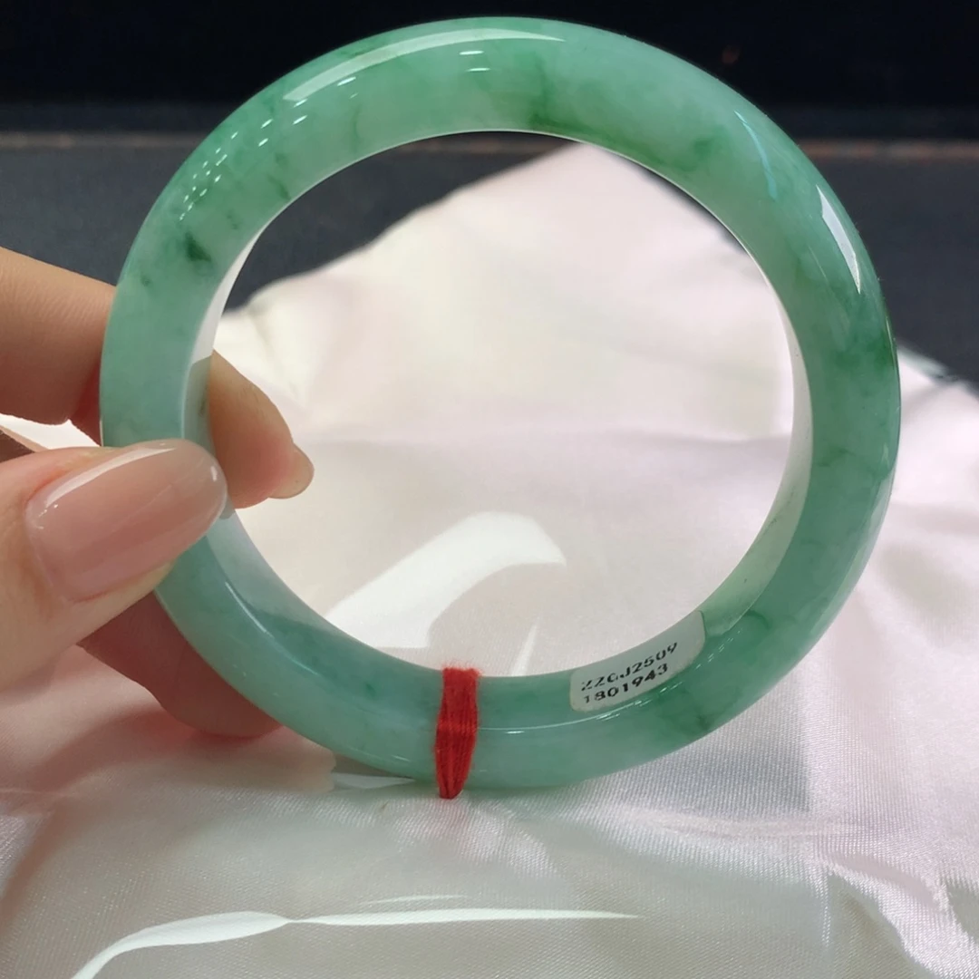 翡翠未镶嵌手镯缅甸A货翡翠 绿底飘绿56 57