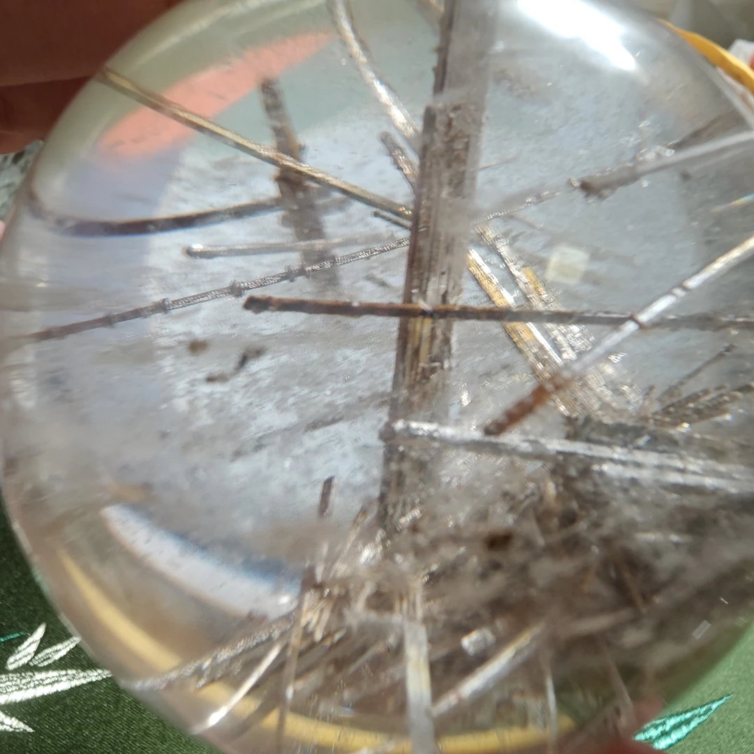 天然钛晶挂霜水晶球6.8厘米摆件饰品