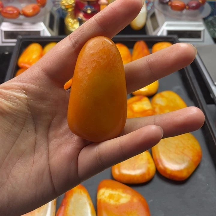 小***林和田玉未镶嵌颈饰