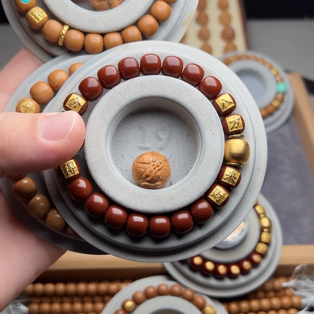 山***大手串猴头核桃福利