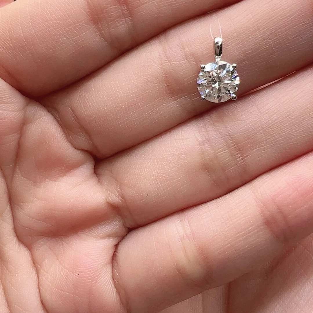 18K金镶嵌吊坠实验室培育钻石1.021ct K白四爪吊坠