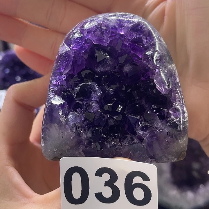 未镶嵌水晶大型摆件（非配饰）