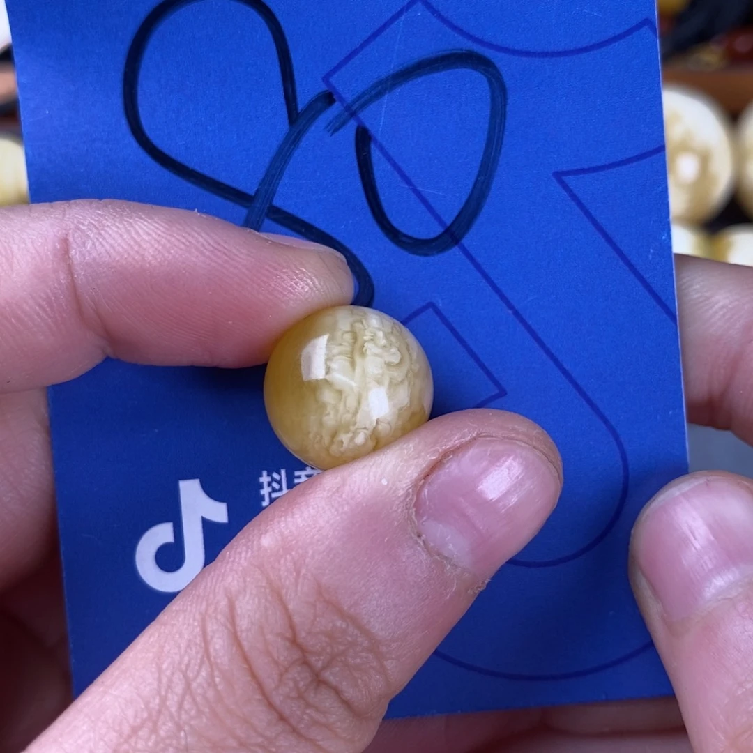 蜜蜡裸石未镶嵌心**成蜜蜡