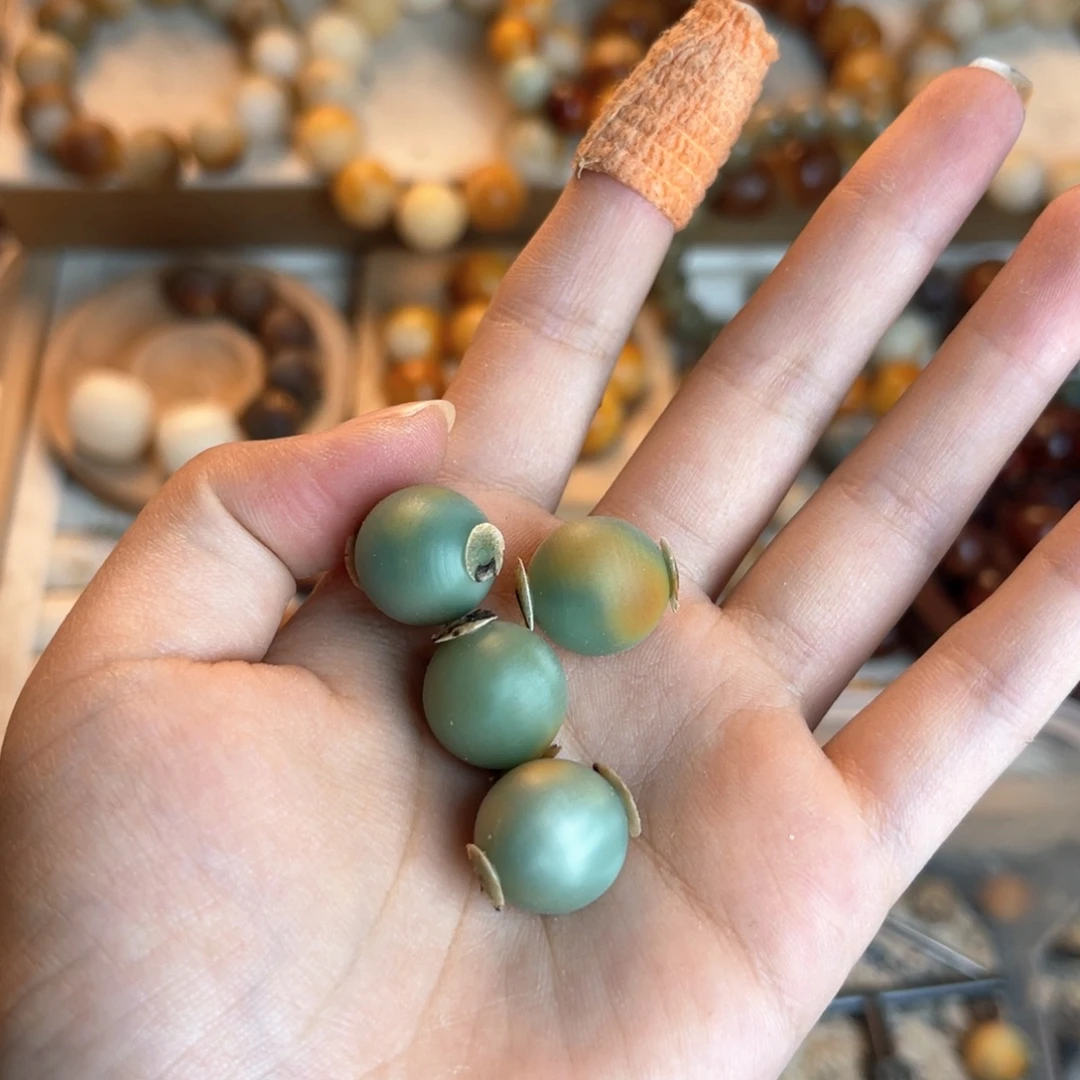 吊坠菩提根/象牙果卡14黄绿色圆珠➕一颗橘黄