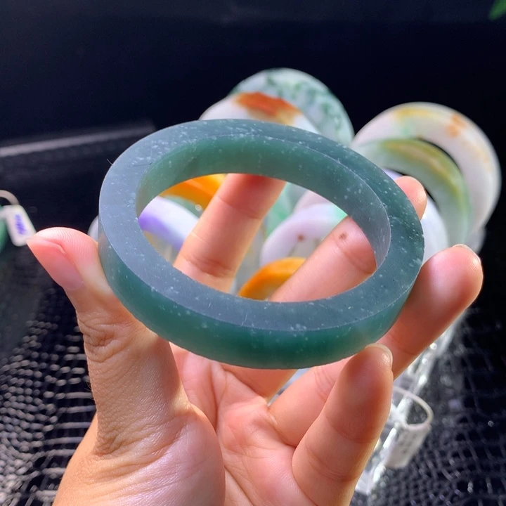 定制翡翠未镶嵌手镯