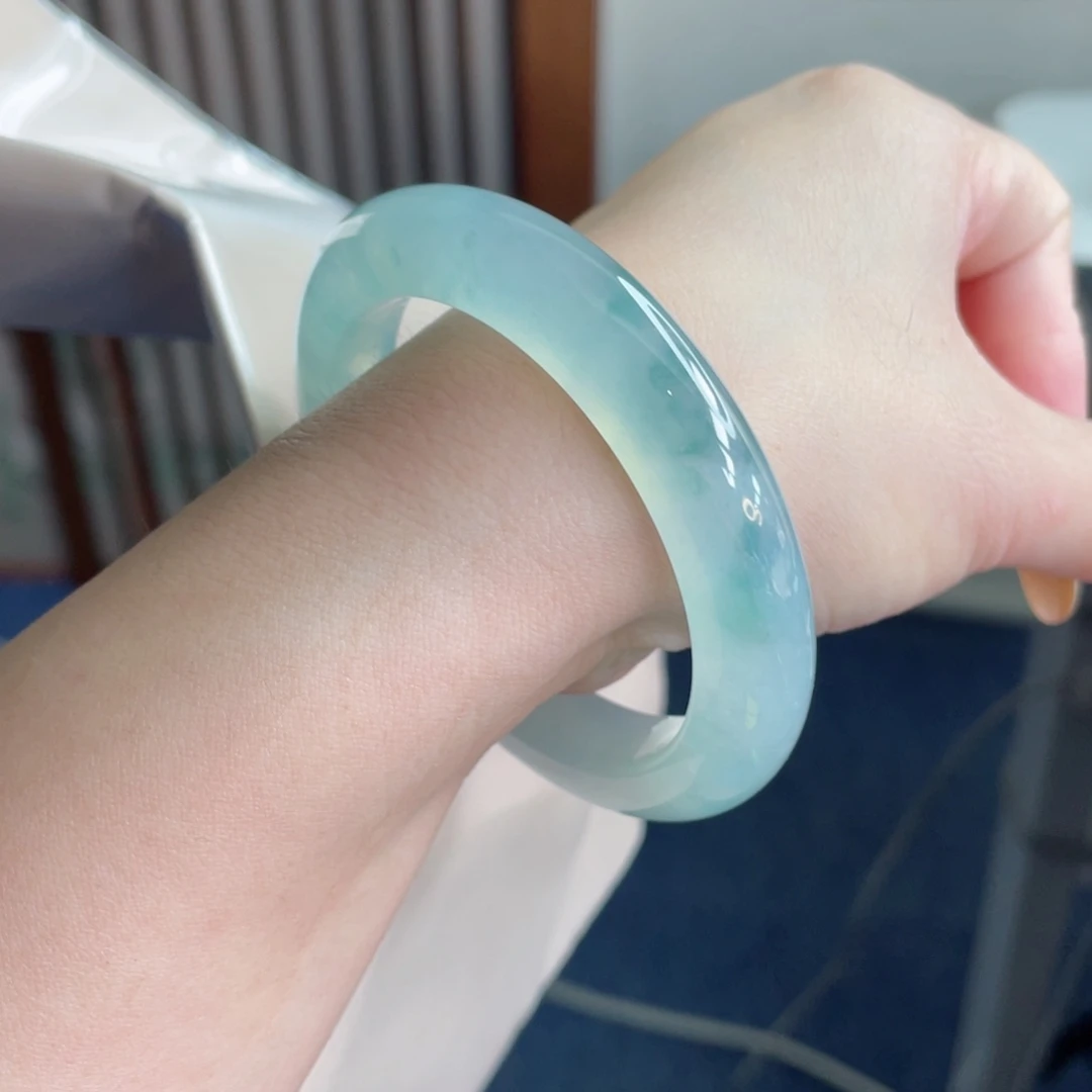 未镶嵌手镯翡翠53.7蓝冰 炸光感冰胶共存 深邃且迷人16号