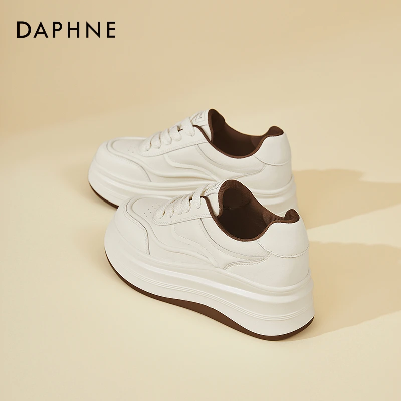 达芙妮时尚黑白拼色运动板鞋女2025秋季新款厚底增高舒适百搭女鞋