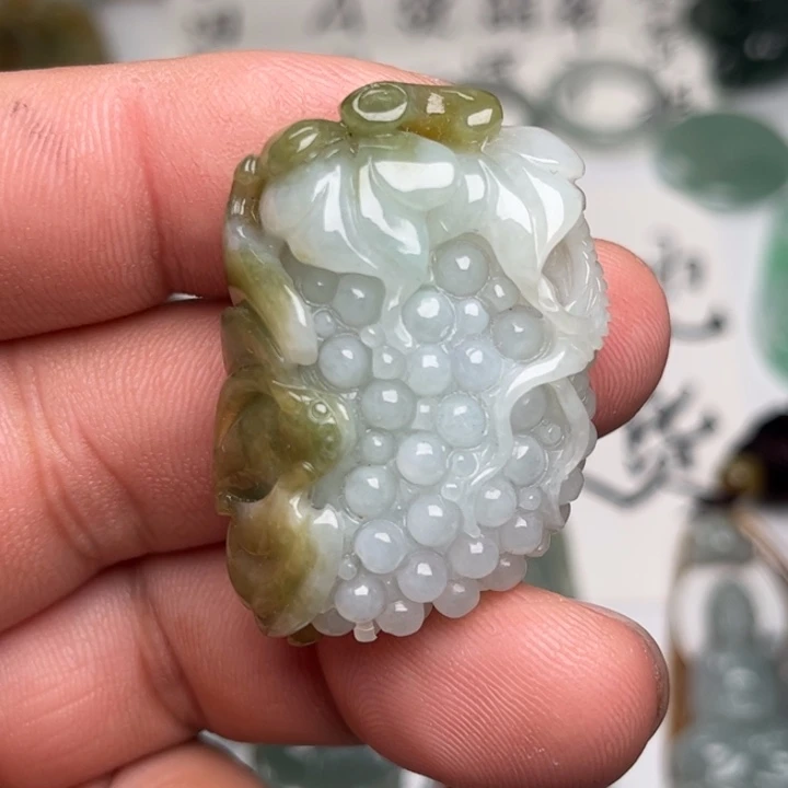 翡翠未镶嵌颈饰葡萄串