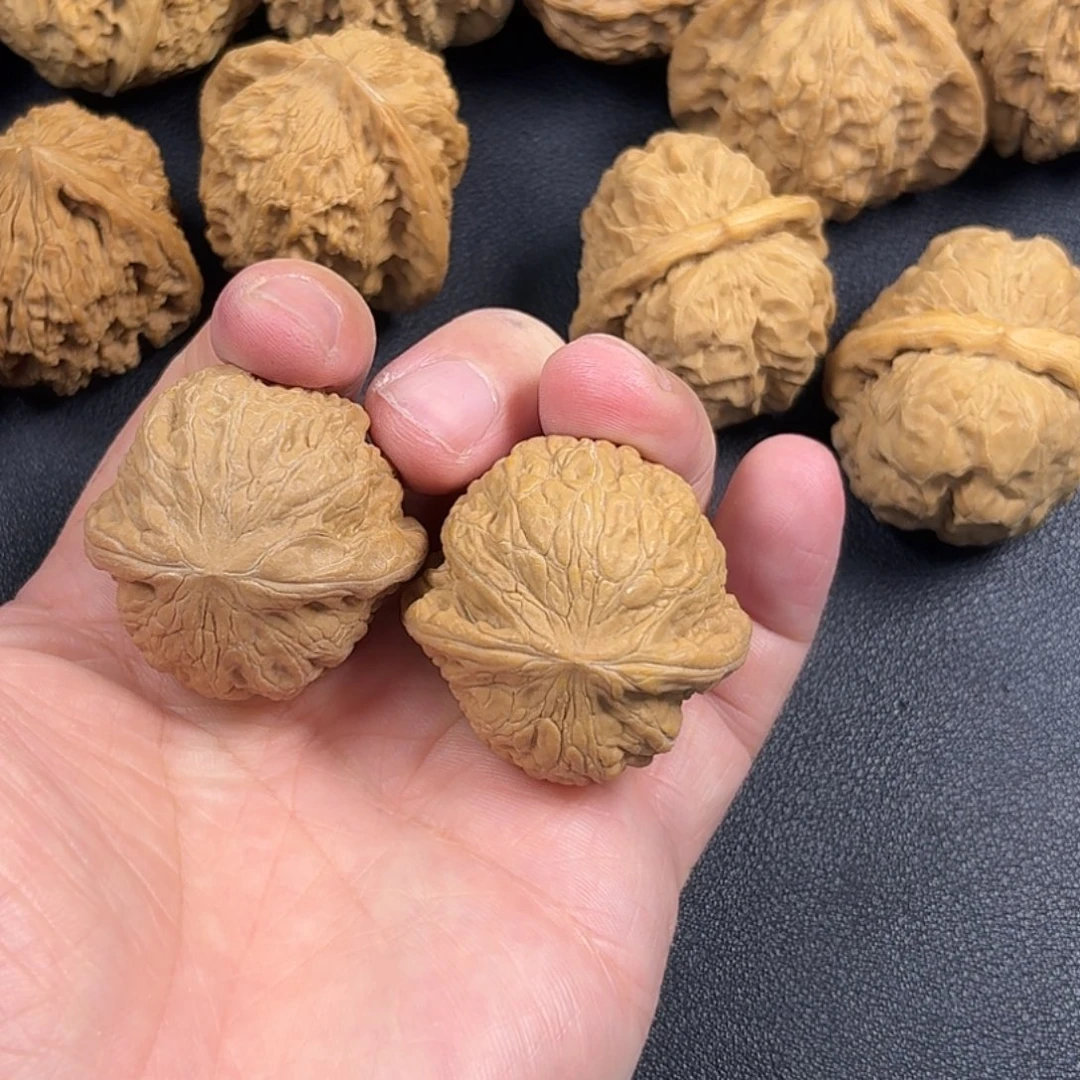 你***在吊坠文玩核桃铁锤