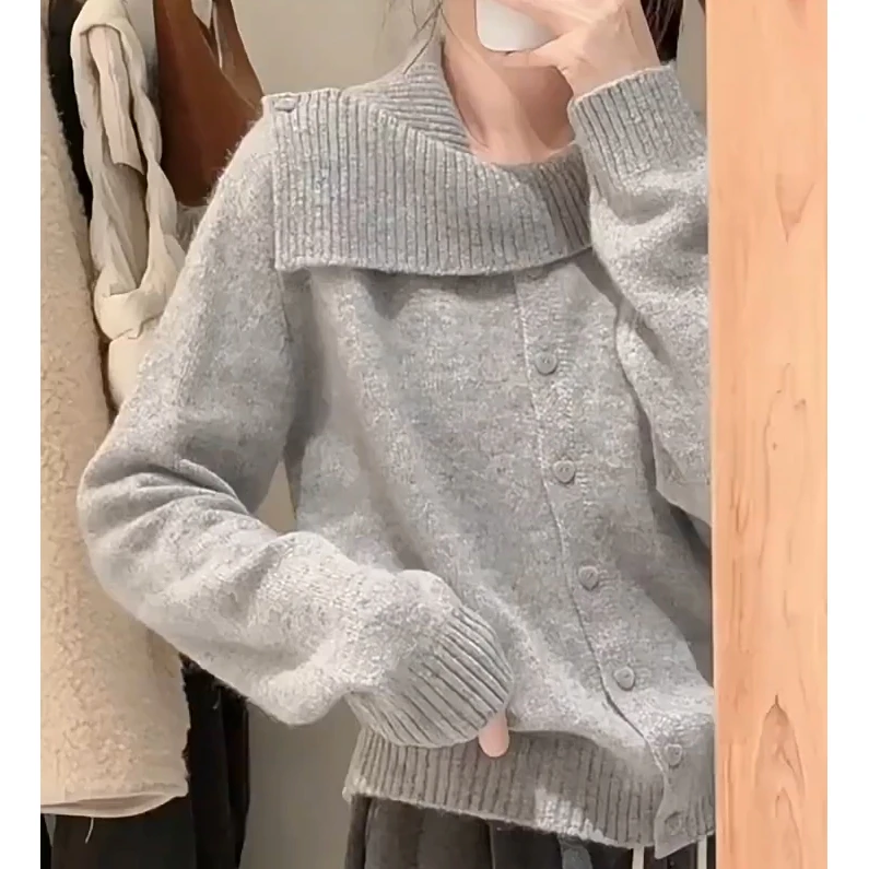 设计感独特灰色翻领针织衫女秋冬新款chic别致不规则短款开衫上衣