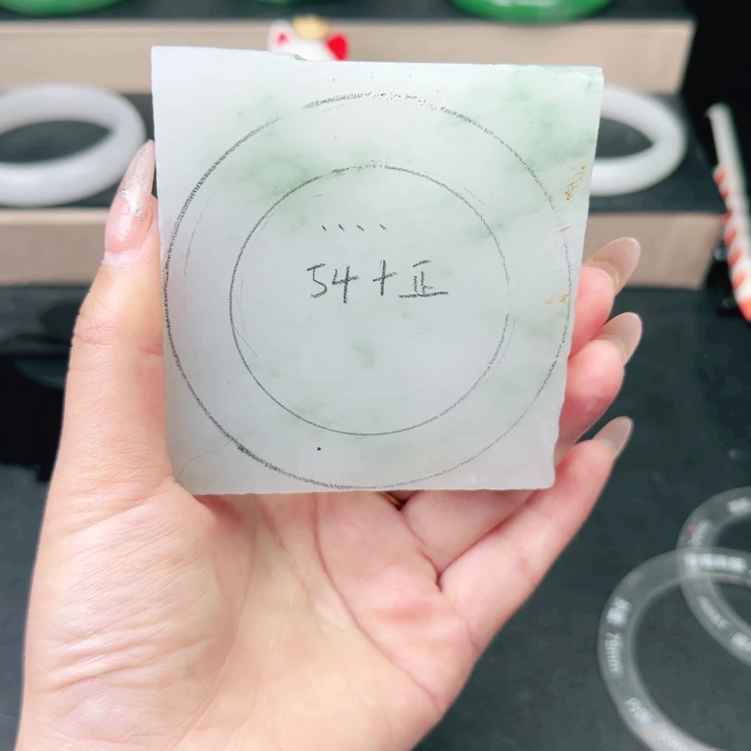 石英质玉手镯定制不退换未镶嵌…*