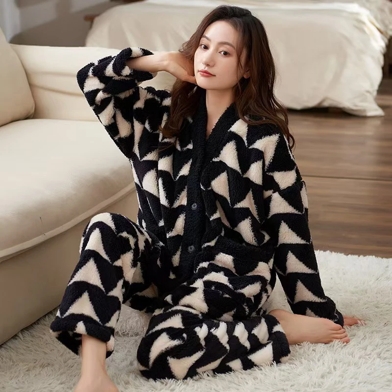 睡衣女家居服珊瑚绒加绒加厚保暖长袖宽松长款秋冬款