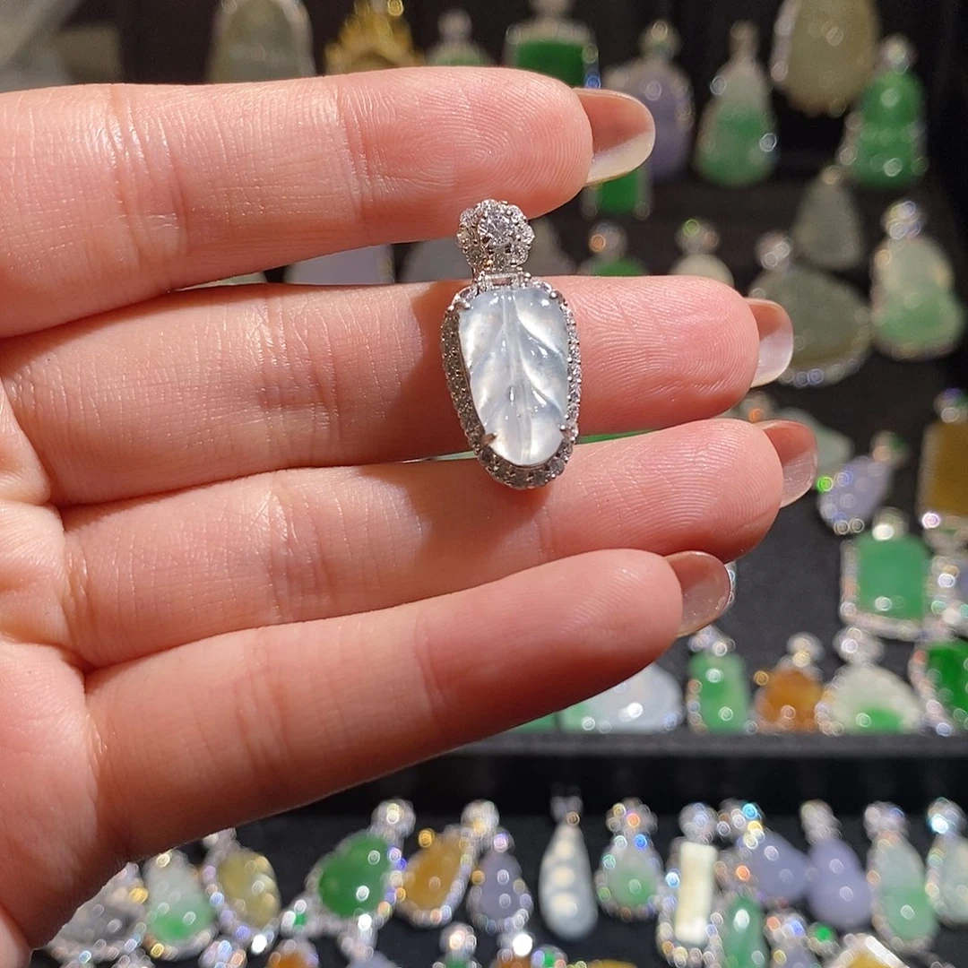 颈饰银S925镶嵌翡翠W***?天然翡翠