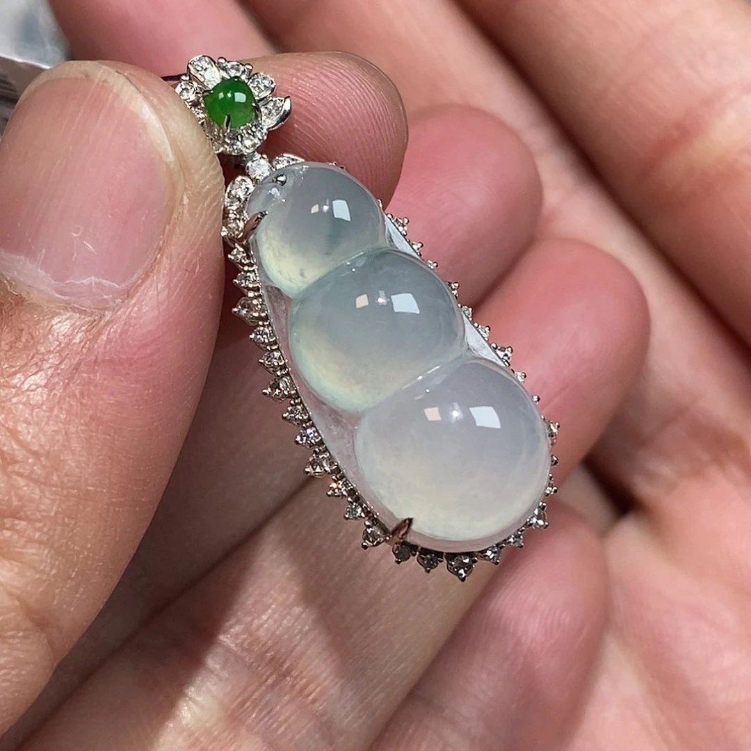 翡翠颈饰18K金镶嵌豆子