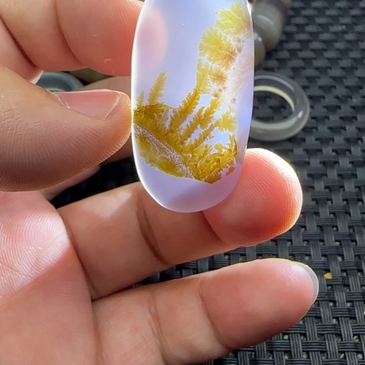 任***家玛瑙/玉髓未镶嵌颈饰