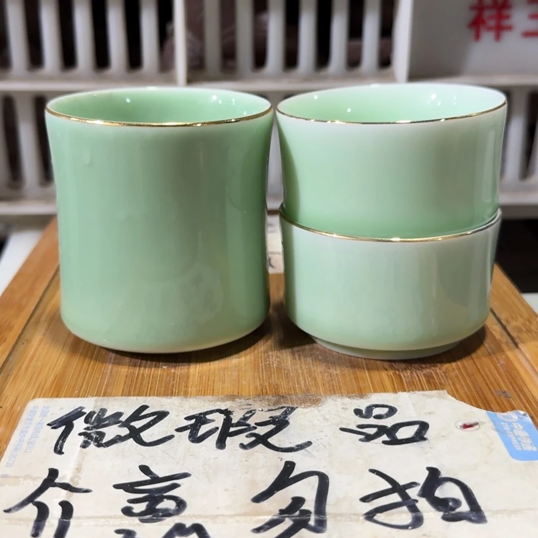 微瑕疵介意勿拍陶瓷器皿