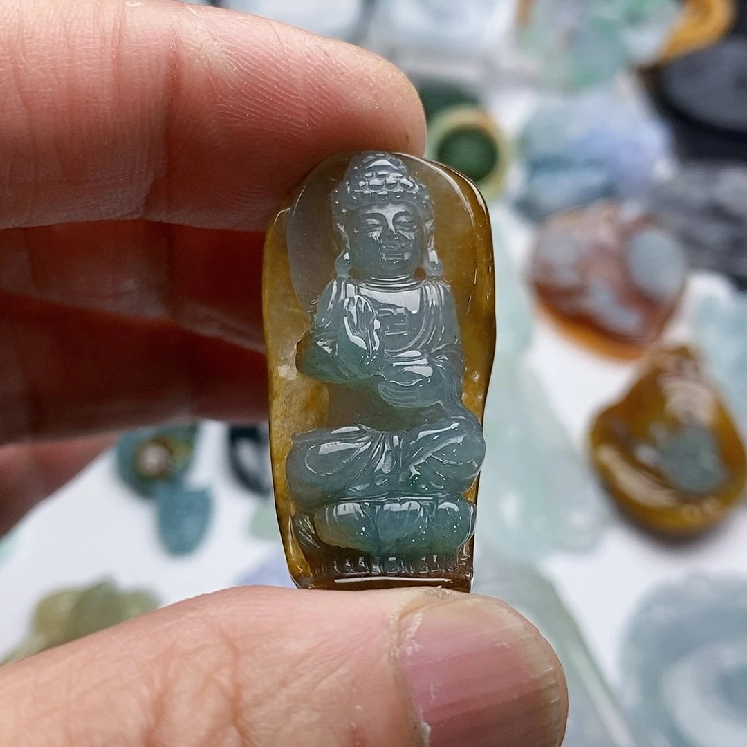 翡翠未镶嵌颈饰佛