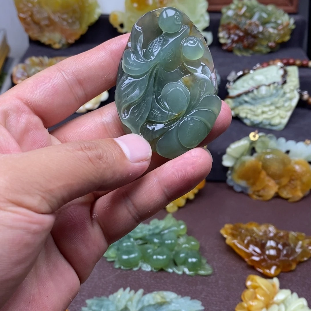 未镶嵌蛇纹石玉吊坠(赠链)