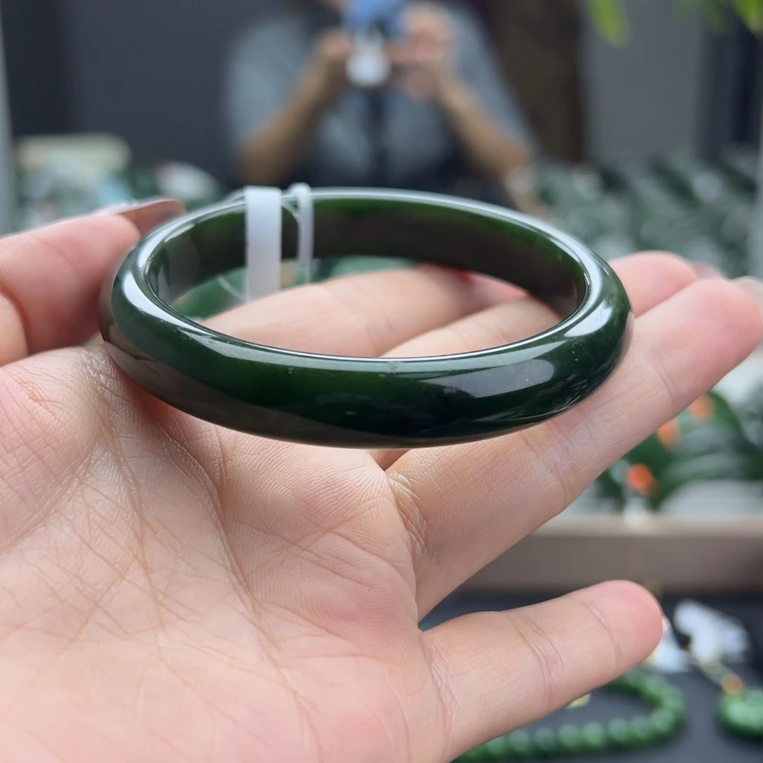 和田玉（碧玉）未镶嵌手镯