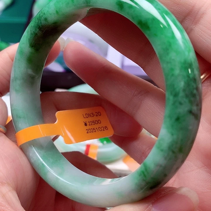 翡翠未镶嵌手镯翡翠