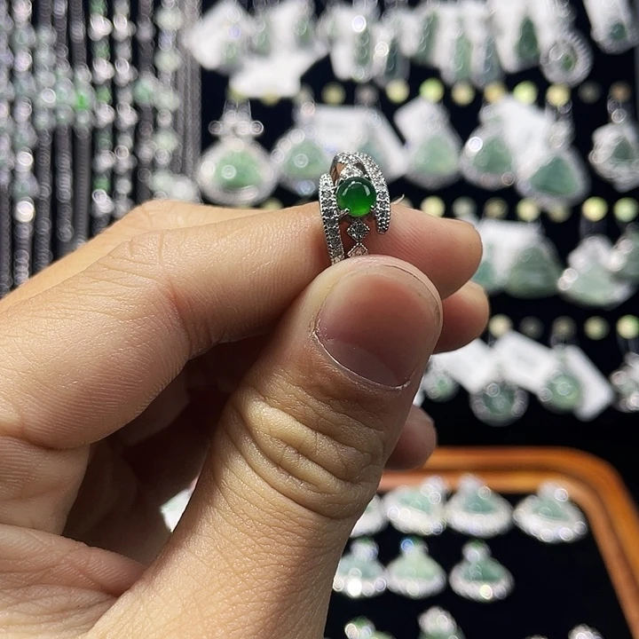 翡翠18K金镶嵌颈饰翡翠