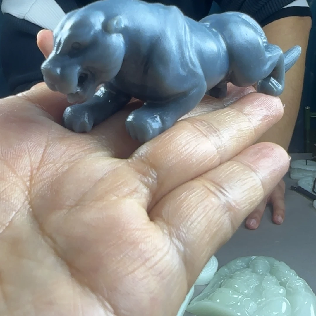 和田玉未镶嵌把件