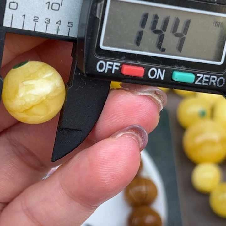 琥珀裸石未镶嵌微瑕1082