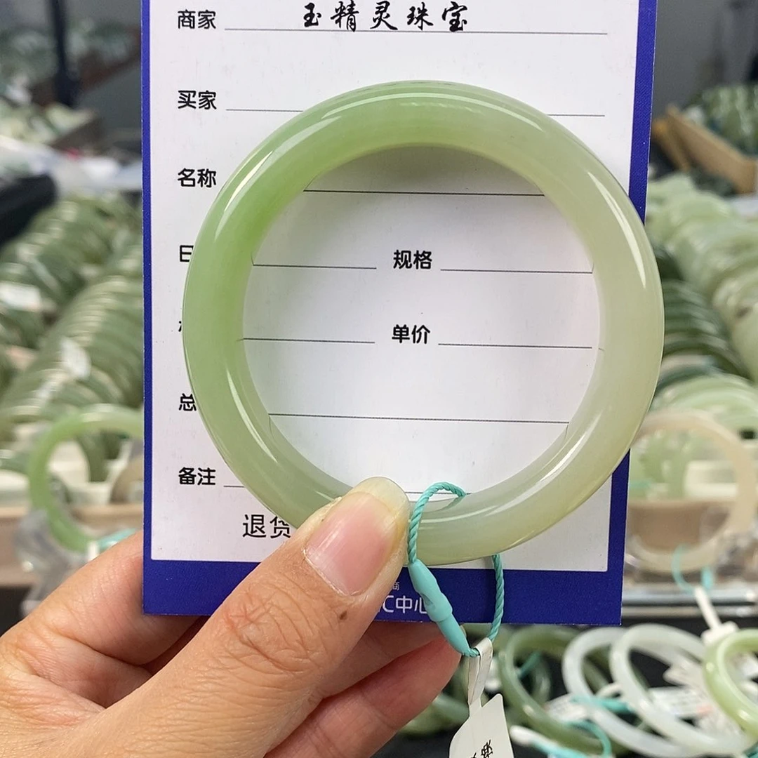 和田玉和田玉手镯54.55未镶嵌眼****黑