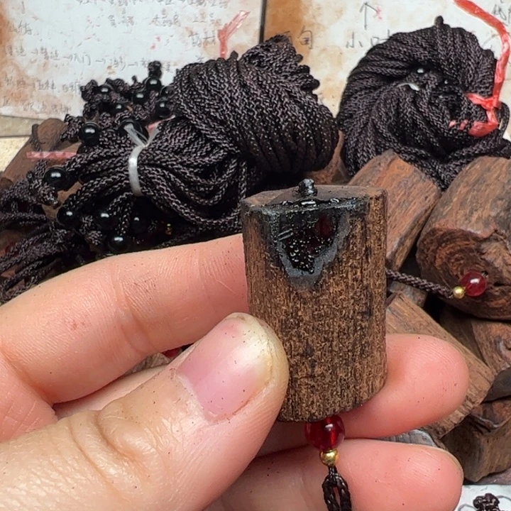 藤类降真香随形吊坠大小不一