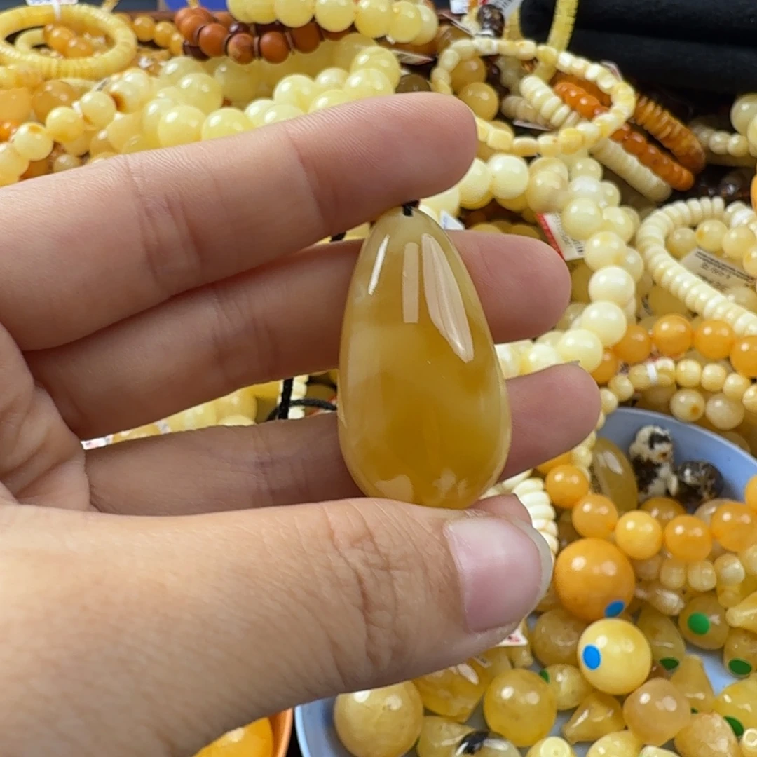 未镶嵌琥珀珠宝奇石