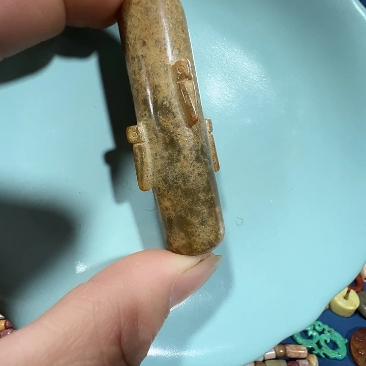 透闪石质玉未镶嵌挂件