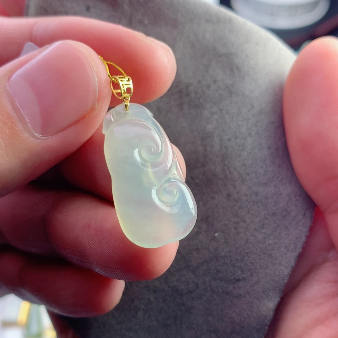 翡翠未镶嵌颈饰如意