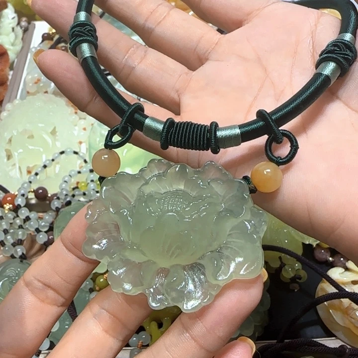 蛇纹石玉未镶嵌吊坠