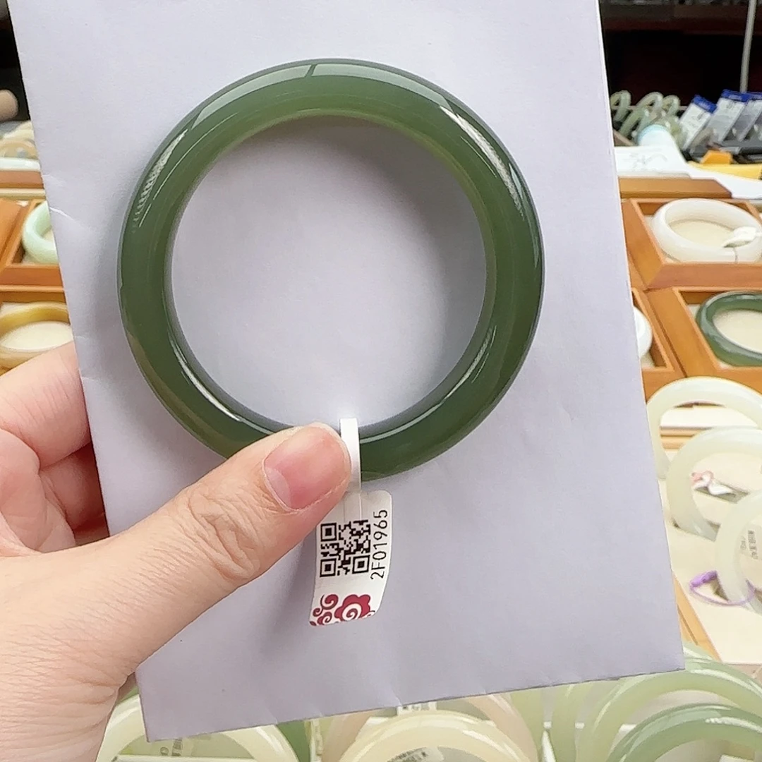 和田玉未镶嵌手镯57精品湖水绿