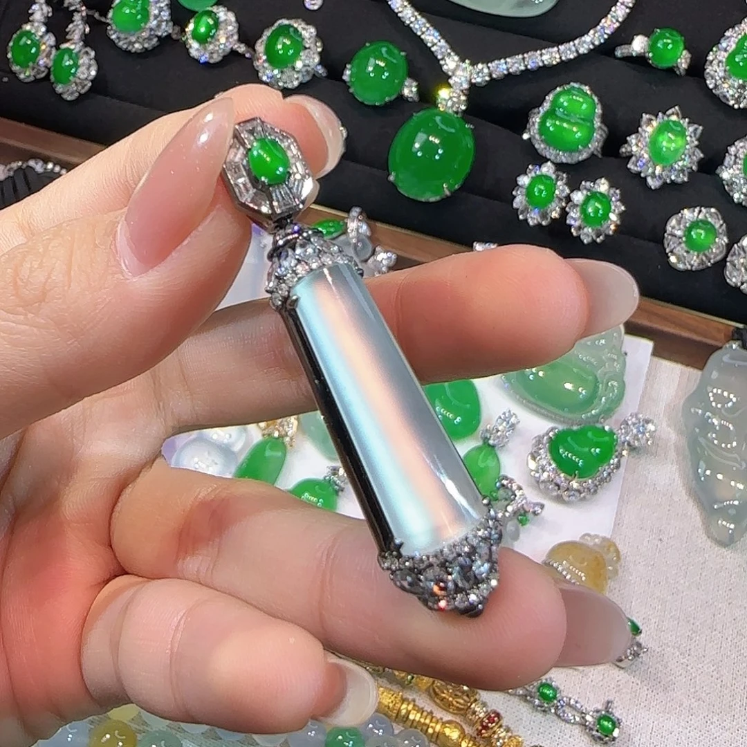 翡翠18K金镶嵌戒指