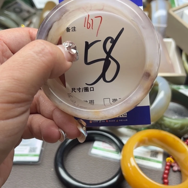 石英质玉手镯未镶嵌