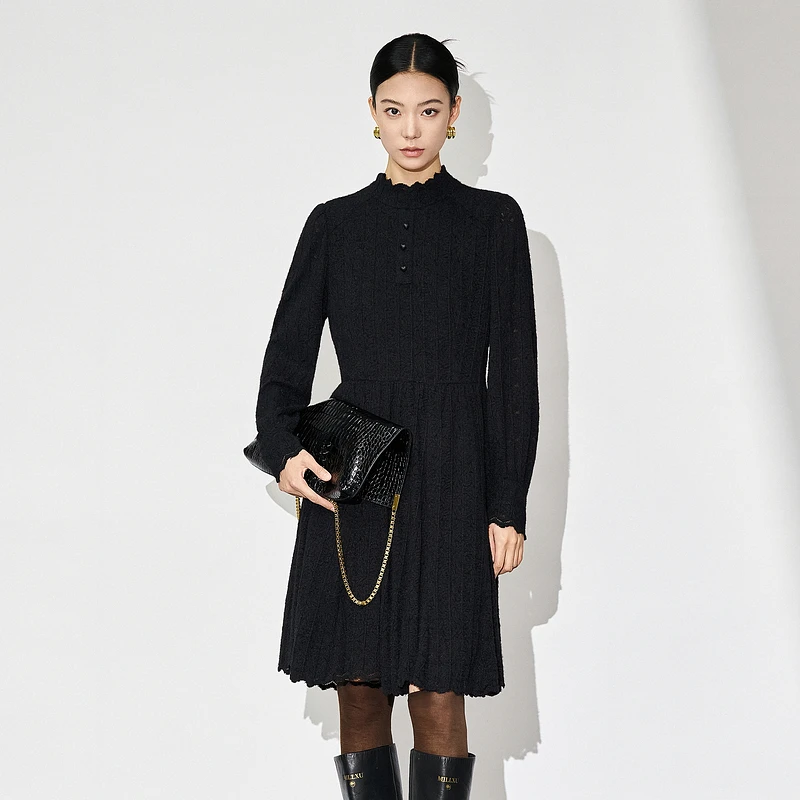 XG雪歌中长款黑色长袖连衣裙冬季新款蕾丝镂空设计A字裙女装