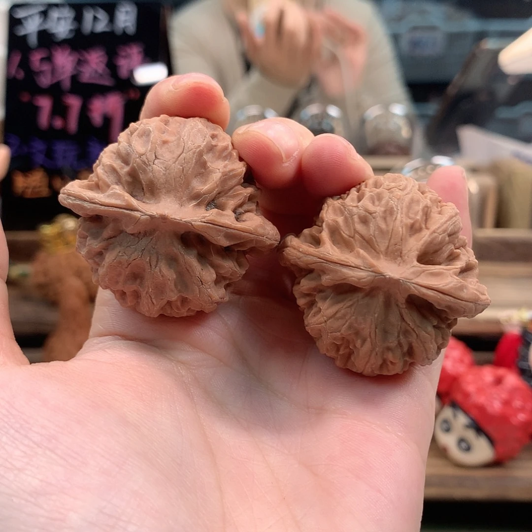 文玩核桃吊坠40宫灯