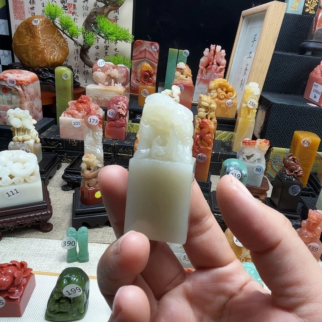 寿山石印石麒麟踏浪