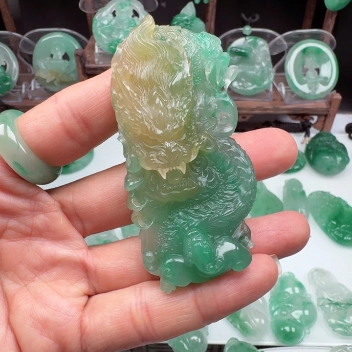 石英质玉未镶嵌颈饰抹**猫