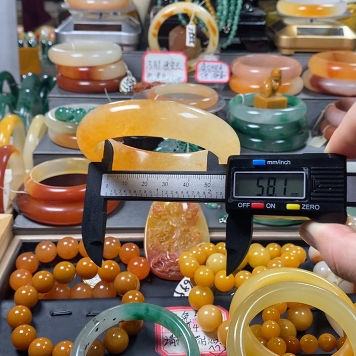 石英质玉（黄龙玉）未镶嵌手镯