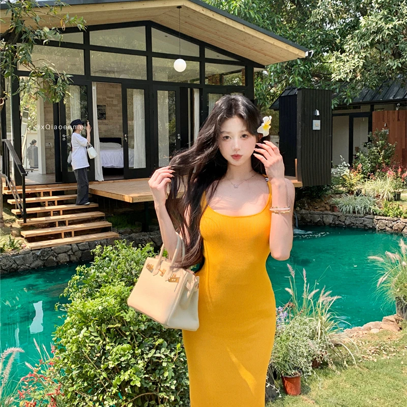 2025夏假日多巴胺 黄色针织吊带连衣裙女中长款收腰包臀裙子