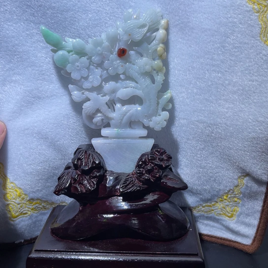 翡翠摆件未镶嵌梅花