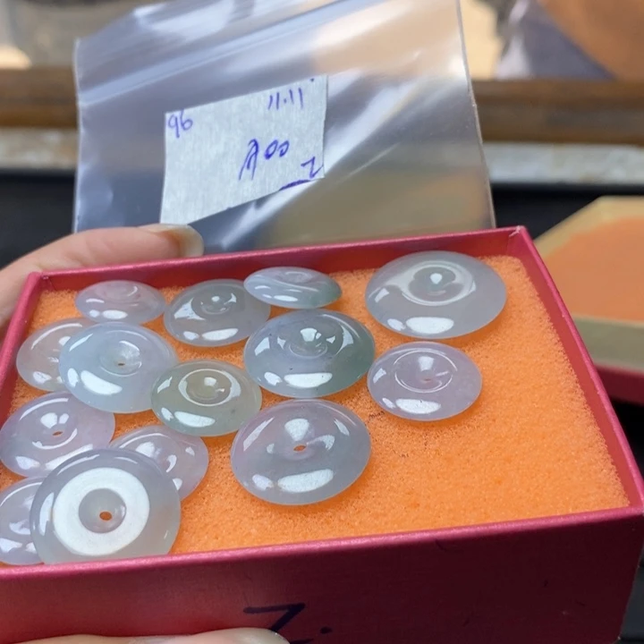 青***红定制翡翠未镶嵌不退