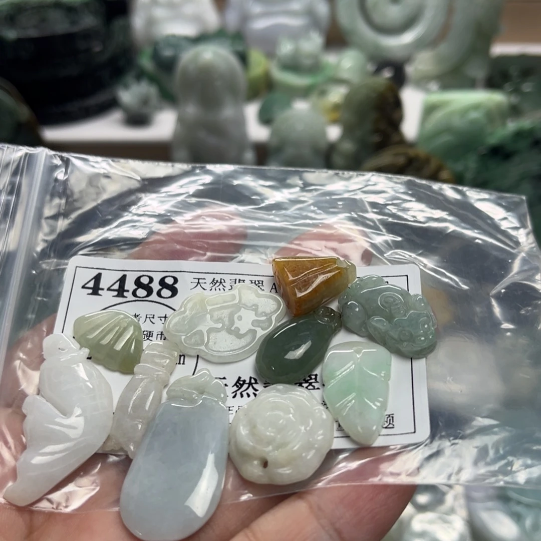翡翠未镶嵌颈饰4488