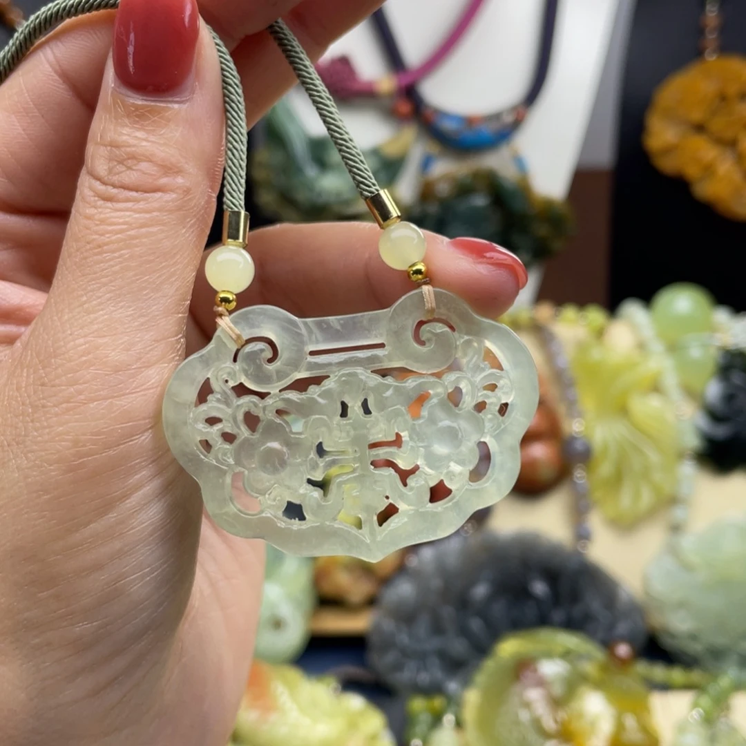 未镶嵌蛇纹石玉颈饰