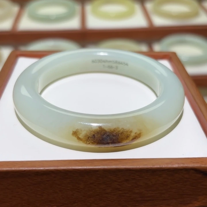 和田玉未镶嵌手镯天地糖