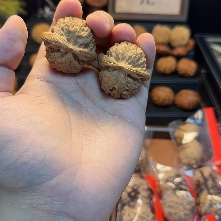 不***狗把件文玩核桃宫灯