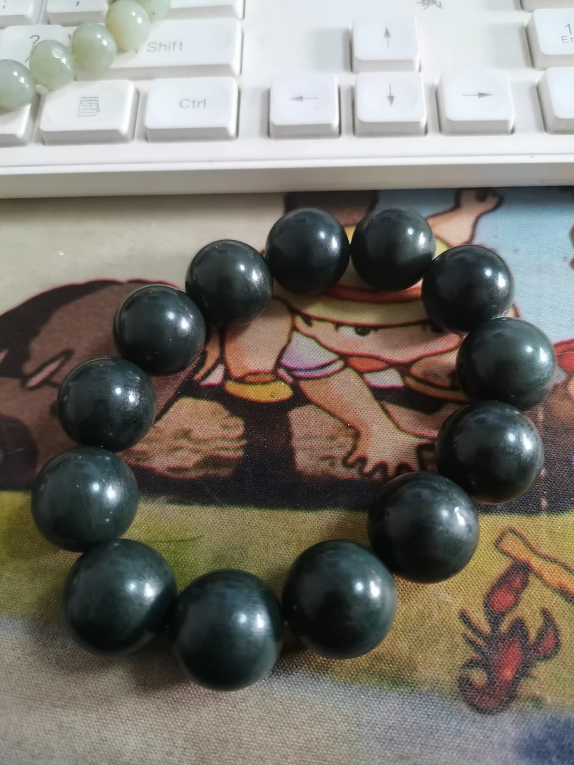 新疆和田玉手串。